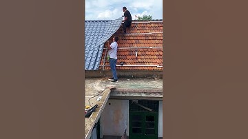 The leaking roof is laid with color steel tiles- Good tools and machinery make work easy