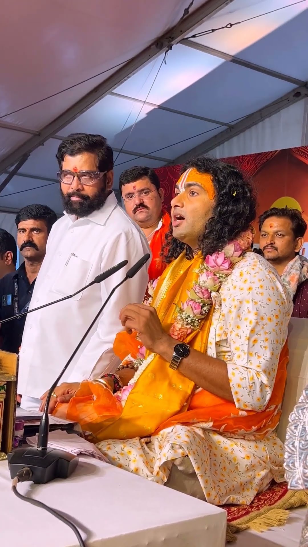 पूज्य महाराज ने महाराष्ट्र के मुख्यमंत्री एकनाथ शिंदे जी को दिलाई प्रतिज्ञा । एक बार जरूर सुनना ????
