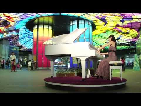 Veronica 演奏 來自福爾摩沙的天使 高雄美麗島車站 Veronica Yen plays an Angel from Formosa at Formosa Boulevard