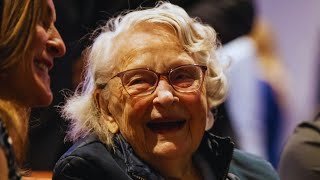 Bears Legend Virginia Mccaskey Receives Heartwarming Tribute At Blackhawks Game