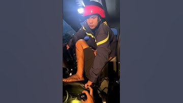 Cảnh sát phá cửa giải cứu tài xế mắc kẹt trong cabin xe tải