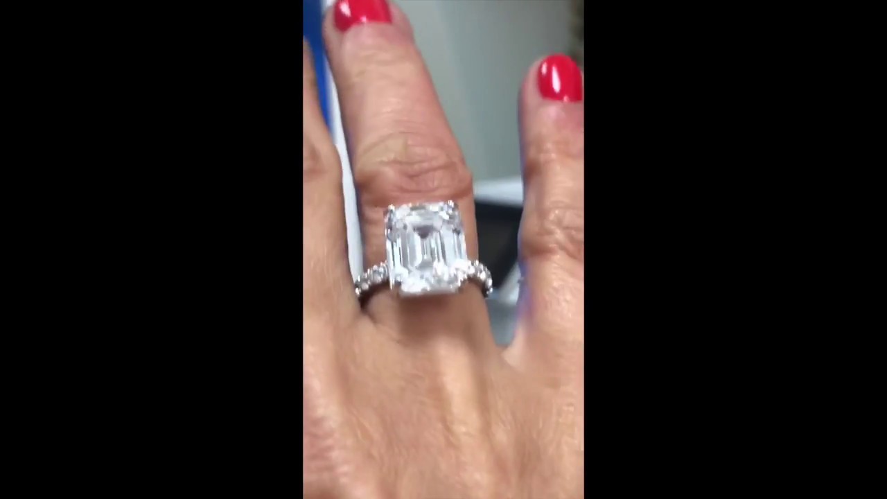 How big is 5 carat Emerald cut ring on a size 6.5 finger? Cubic
