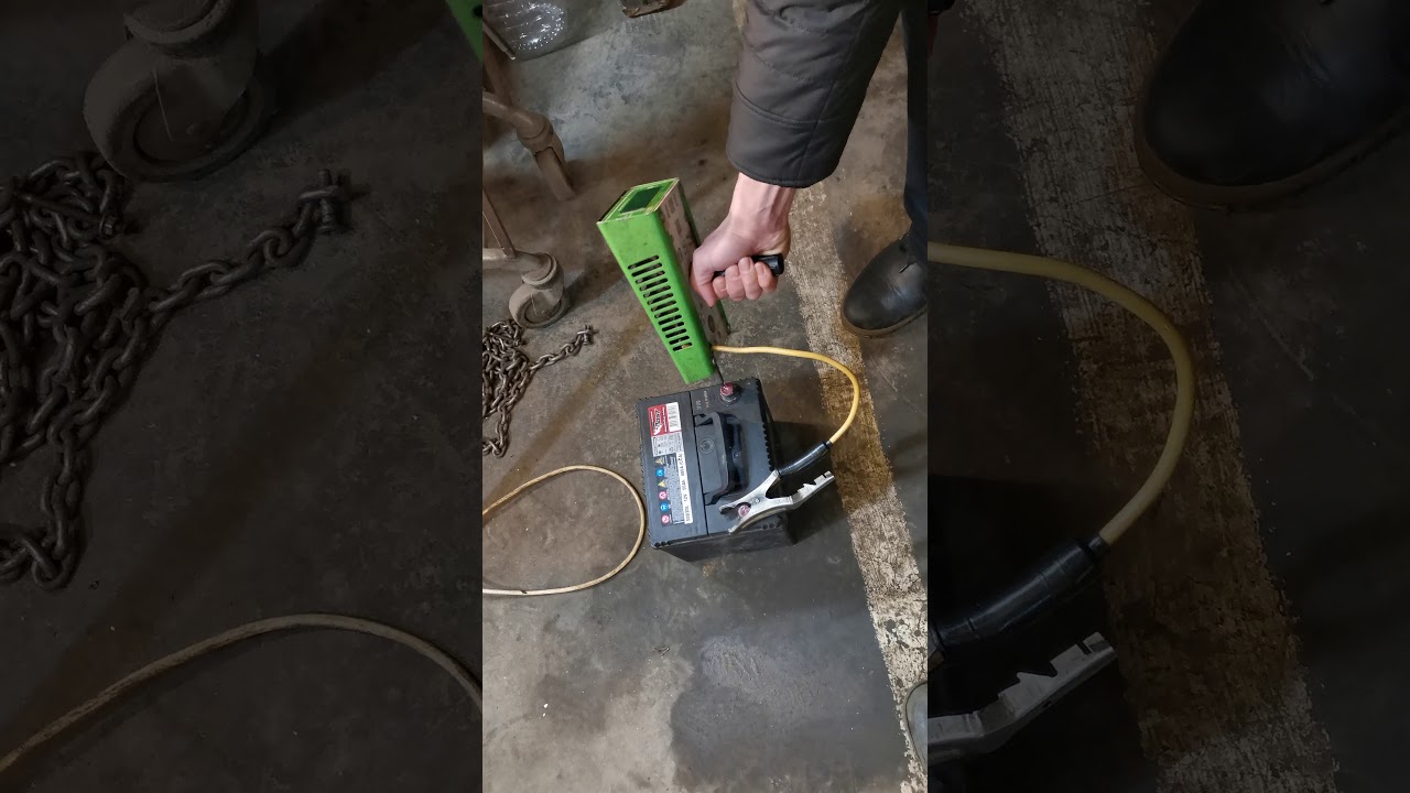 Проверка аккумулятора нагрузочной вилкой - YouTube