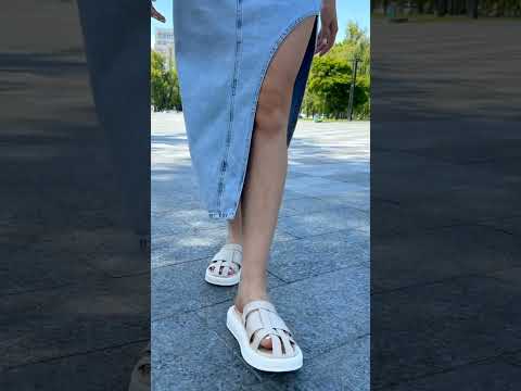 Стильні шкіряні шльопанці жіночі літні капці на потовщеній підошві, видео 1