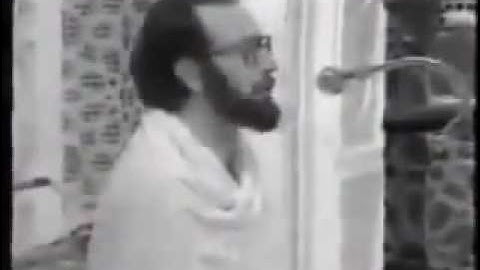 من نوادر شيخ المقارئ محمود خليل الحصري في شبابه بمسجد نمرة بالحج عام 1955 م