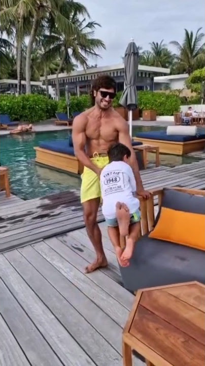 Vidyut jamwal play with kid 💯 || commando scene || action scenes #shorts #bollywood #ytshorts #viral