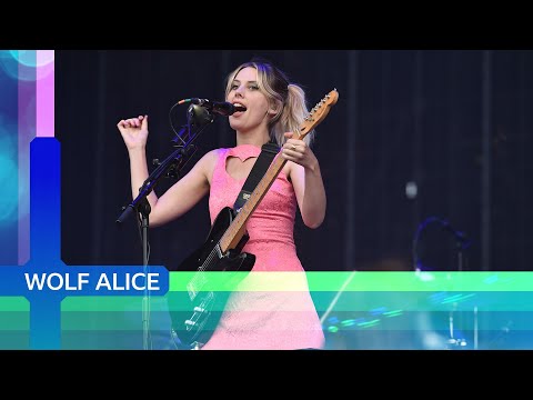 Wolf Alice  - Smile (Reading 2021)