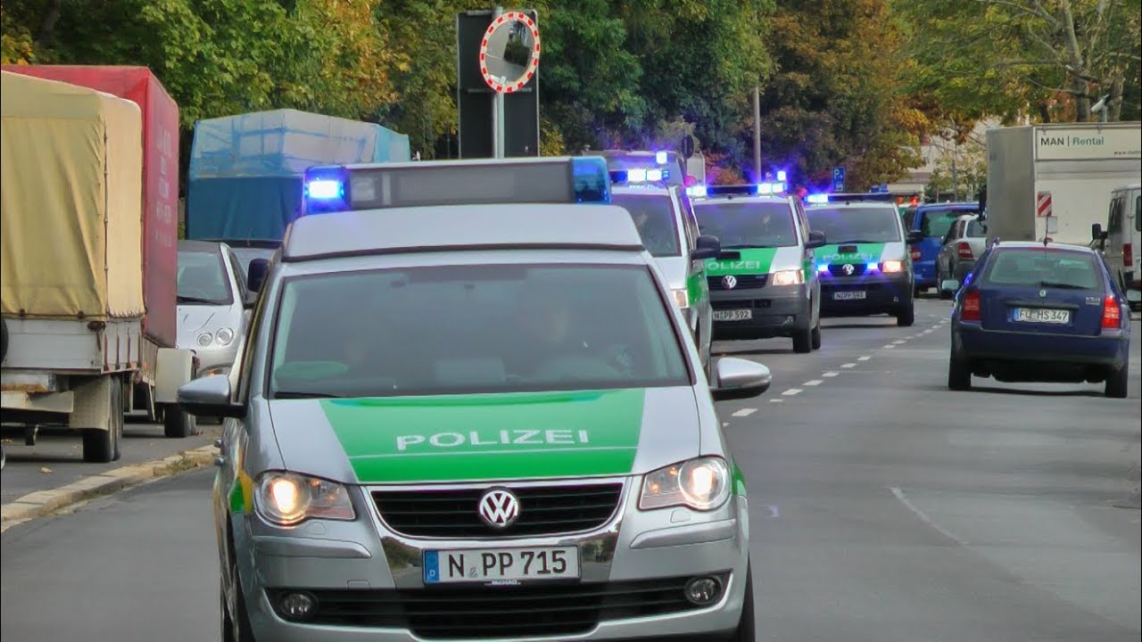 Demoalarm in Nürnberg: Einsatzfahrten Polizei - YouTube