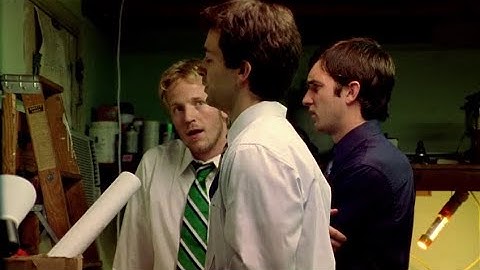 Primer (2004) - Engineers in pursuit of their research project reuse home appliances parts