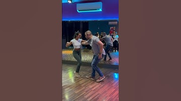 We continue with this awesome advanced salsa combo! 🔥 💪🏼  #ArubaSalsa #ReggieandMelitza #Salsaon1