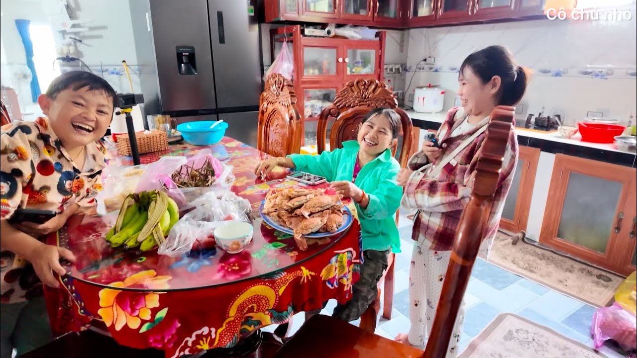 Cô Chủ Nhỏ cùng anh chị Vợ Chồng Bé Bỏng đi mua đặc sản chuẩn bị cho buổi tiệc