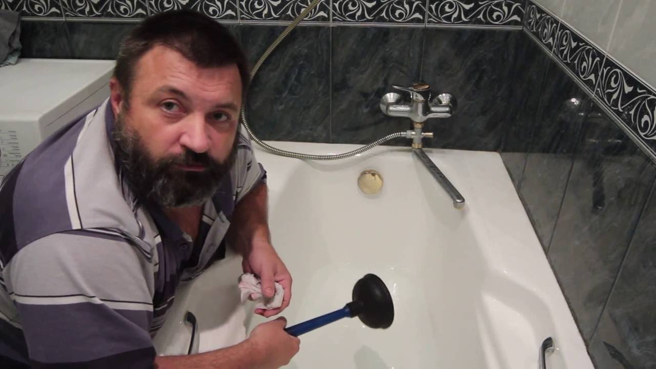 Прочистка канализационных труб , вантуз - основное средство устранения засоров.