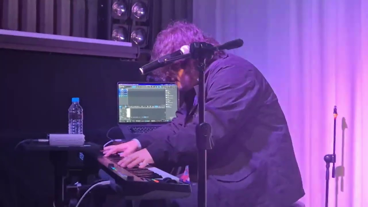 251018 호아(HOA) - Stand By Little Girl + My Romance Is Not Over @벨로주