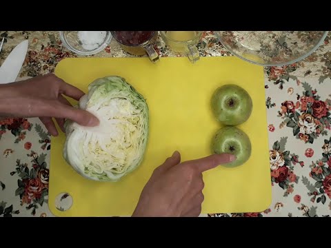 Салат из яблок и молодой капусты