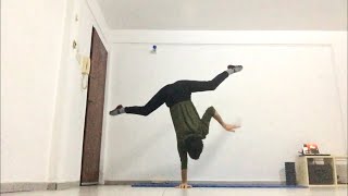 One arm handstand - straddle wave