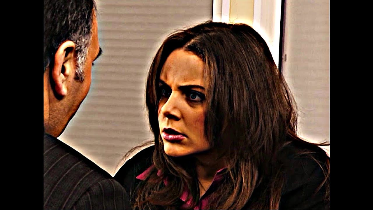 Akasya Durağı - Mehmet Hocanın Kızına İlgi Duyan Adam