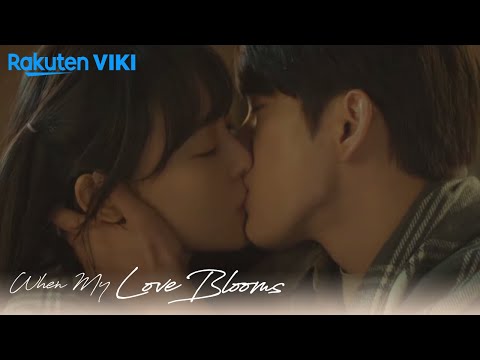 A great kissing scene most romance stories can't even do [Bloom