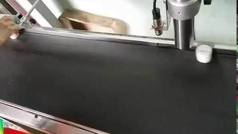 Máy in phun Linx 8900 lên nắp chai