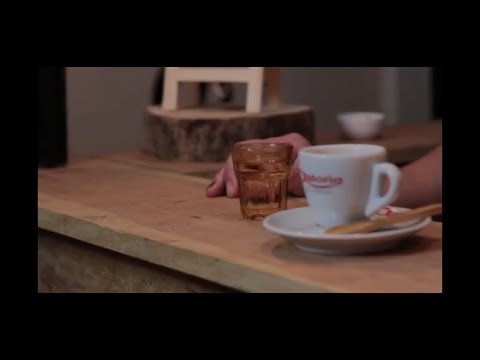 Vídeo: Como Beber Café Com água