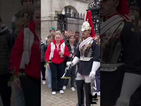 Видео: Когда гуркхи охраняют Букингемский дворец?