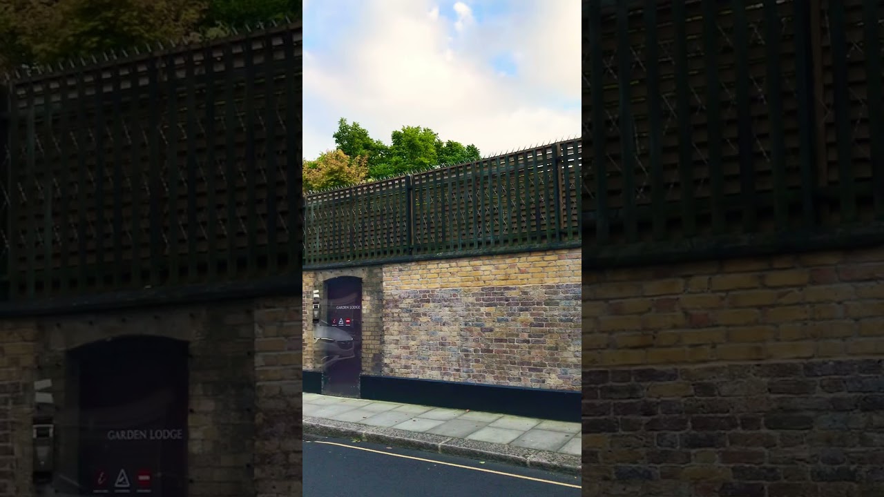 London 🇬🇧 walk | 🎸🎤  Freddie Mercury’s final home  🏠 Garden Lodge in Kensington (October 2021)