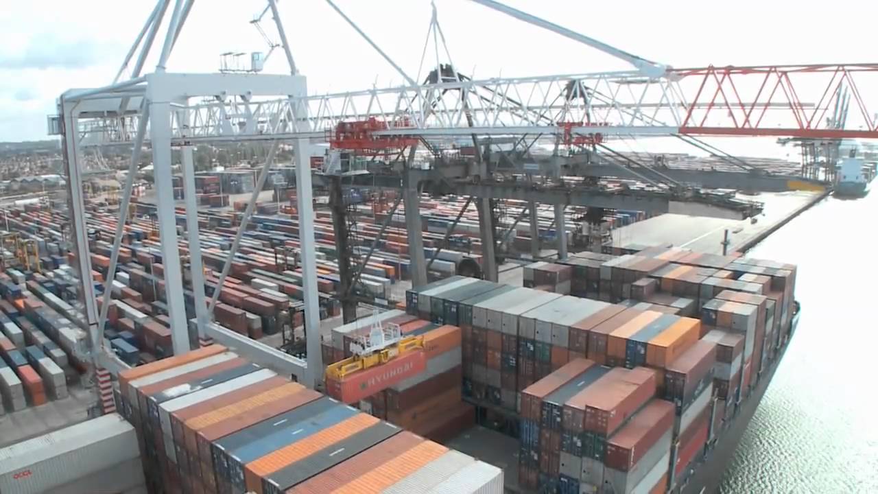 DP World New cranes build