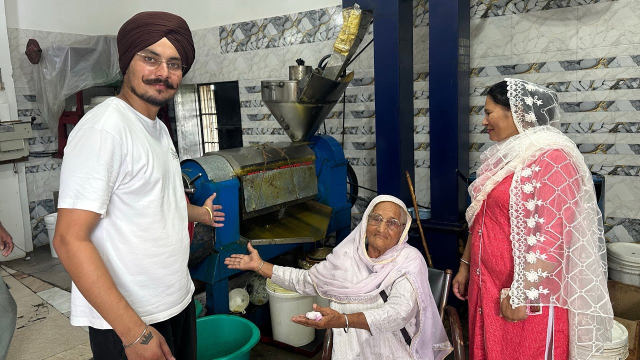 ਬੇਬੇ ਅੱਜ ਆਪ ਗਈ ਸਰੋਂ ਦਾ ਤੇਲ ਕੱਡਵਾਉਣ | ਕਿਵੇਂ ਤਿਆਰ ਹੁੰਦਾ ਸਰੋਂ ਦਾ ਤੇਲ? #harmankhosa #vlog 