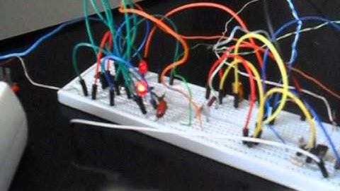 SAM 0758 PIC16F628A blinking led