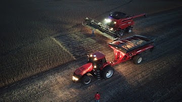 Case 8230 Unloading Soybeans on the go