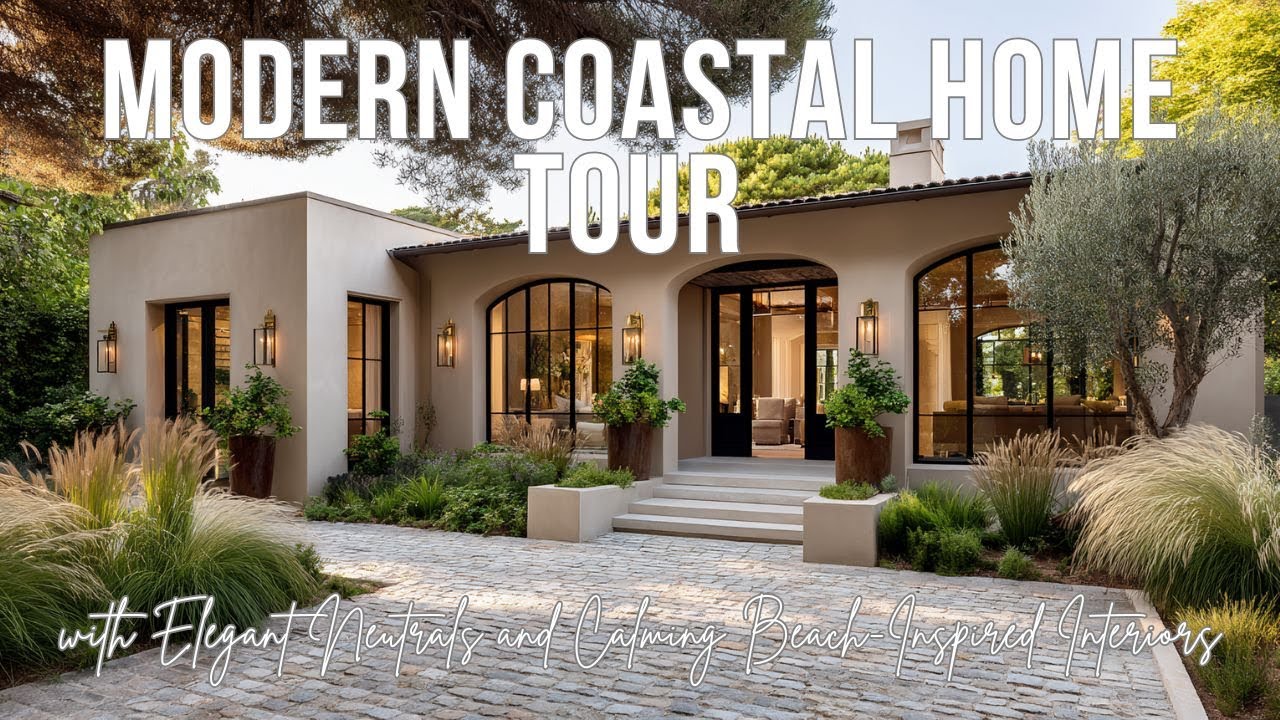 Современный интерьер в прибрежном стиле с элегантными нейтральными тонами и успокаивающими элемен...