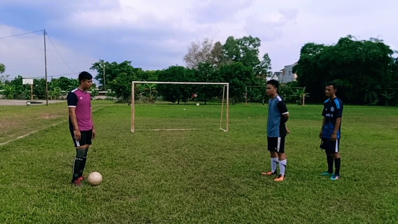 TEKNIK DASAR PASING SEPAK BOLA - YouTube