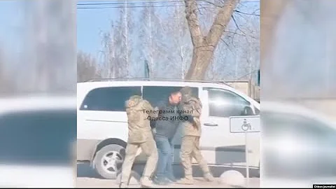 Violent Videos Raise Questions About Ukrainian Military Recruiters - DayDayNews