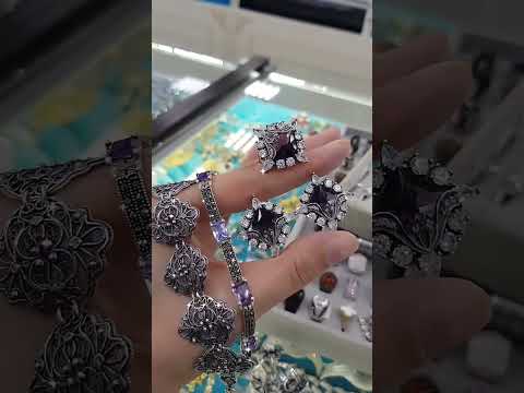 آدرس نزدیک سرای شهزاده رسته زرگران دوکان نمبر ٤٧ فروشگاه نقره فروشی کرستال