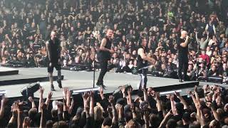Disturbed’s David Draiman calms 2 fans from fighting in crowd