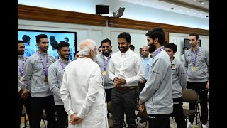 PM Modi&#39;s interaction with Indian badminton contingent for Thomas and Uber Cup