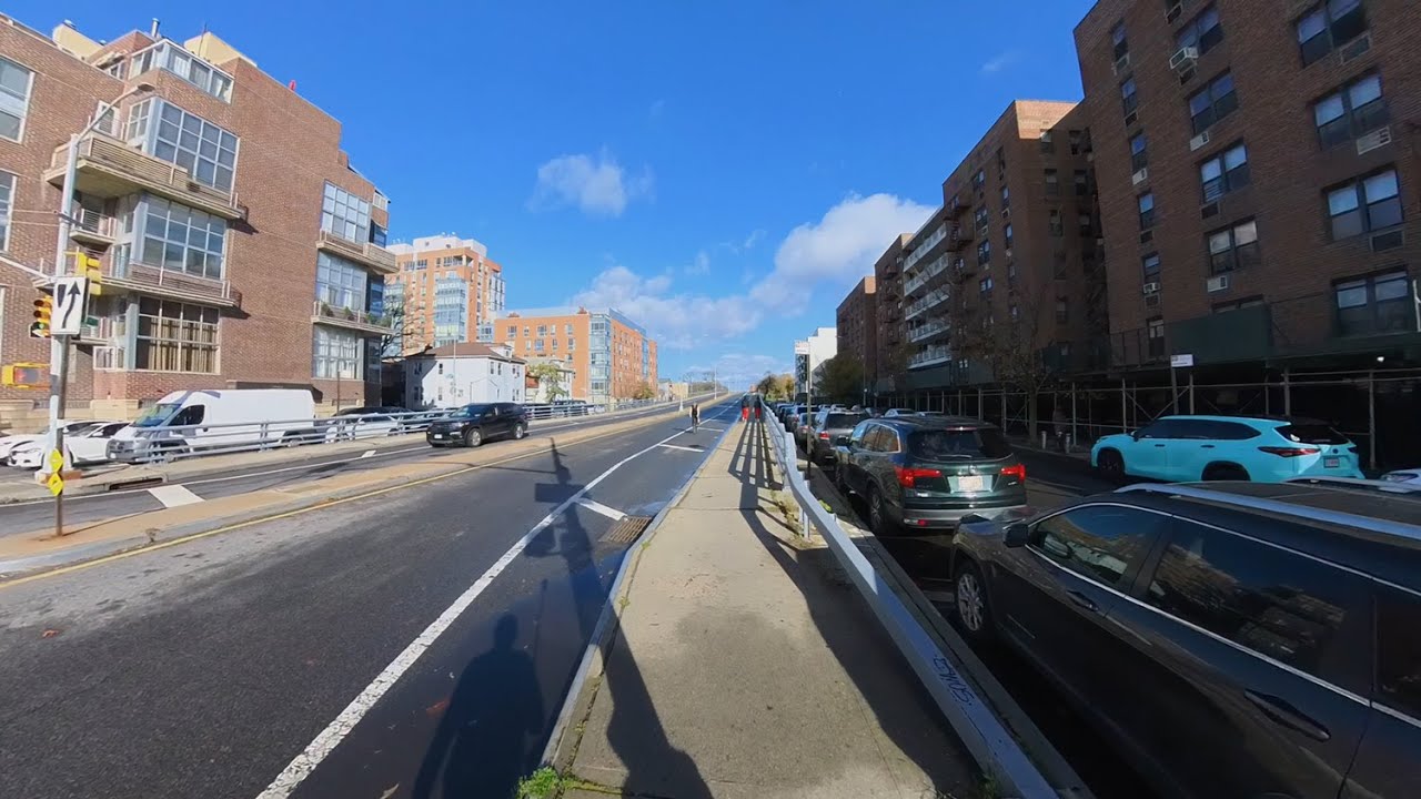 East 12th Street Bridge over the Belt Parkway. Мост через Белт Парквэй на 12 улице.