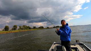 видео: Вот это трудовая рыбалка! Нашли много щуки в траве! Попали в шторм! Зубатая любит железо! картинка: Вот это трудовая рыбалка! Нашли много щуки в траве! Попали в шторм! Зубатая любит железо!
