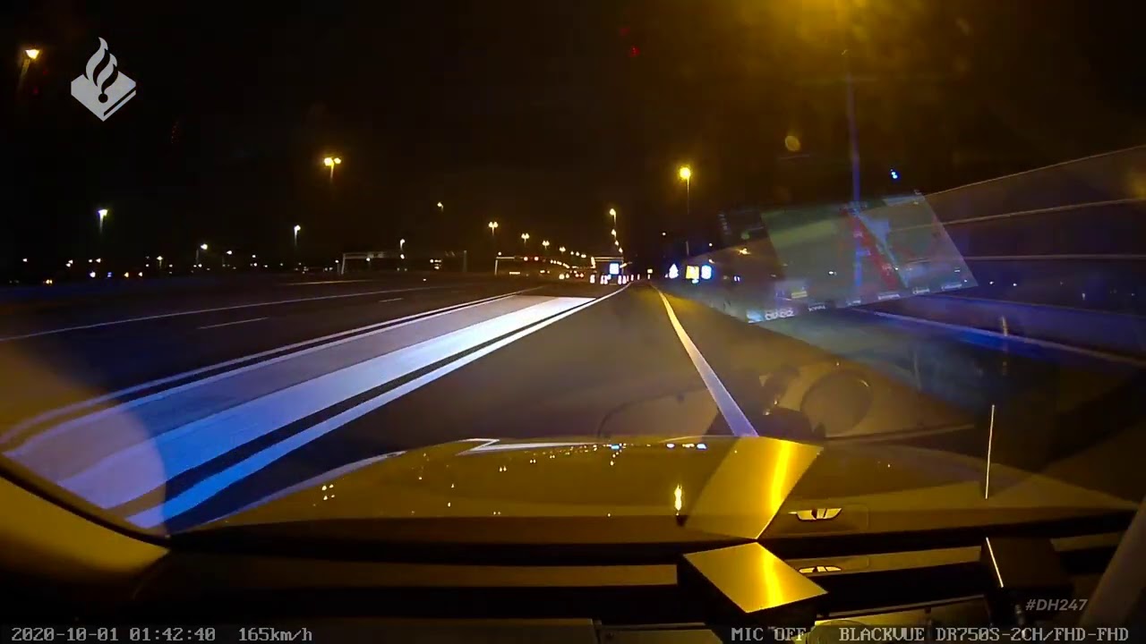 Achtervolging door het snelle interventie voertuig over de A4 - pursuit on the highway