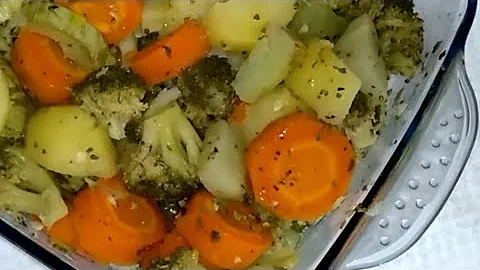 Como fazer o brócolis para ele ficar cozinhar e ficar verdinho?