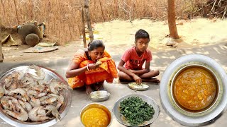 santali tribe village women cooking PRAWN CURRY in steam rice and sarson ka sag in village style
