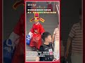 有愛有創意！媽媽用廢舊報紙給女兒做出“絕版”禮服