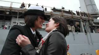Marissa Gaeta And Citlalic Snell, U S  Naval Petty Officers, Share First Same Sex Kiss At Ship's Return