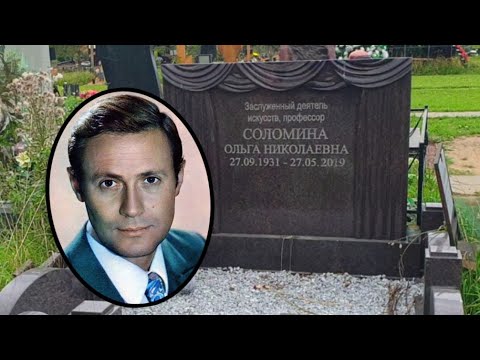 Готовят место захоронения Юрия Соломина рядом с женой .Троекуровское кладбище.