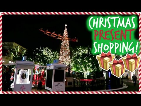 CHRISTMAS PRESENT SHOPPING! ❄ VLOGMAS #11 ❄