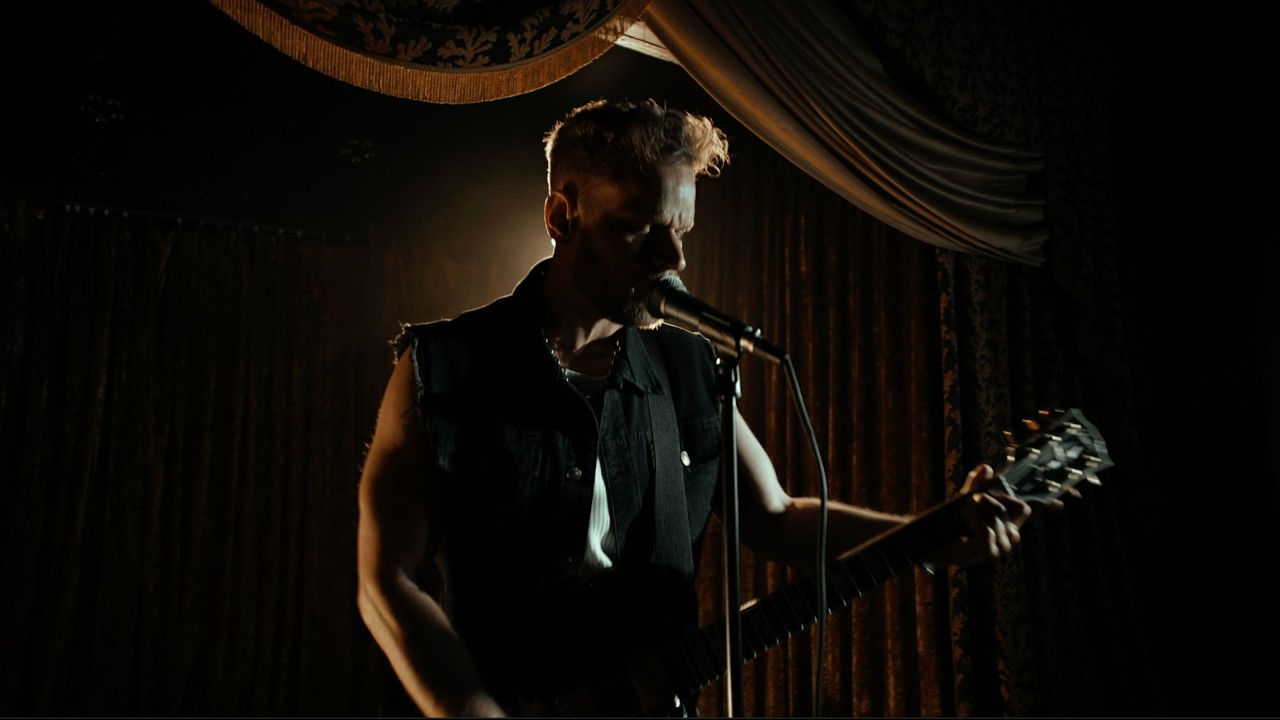 Guarda Alex Alexander - Sinner (Music Video) su YouTube Guarda Alex Alexander - Sinner (Music Video) su YouTube