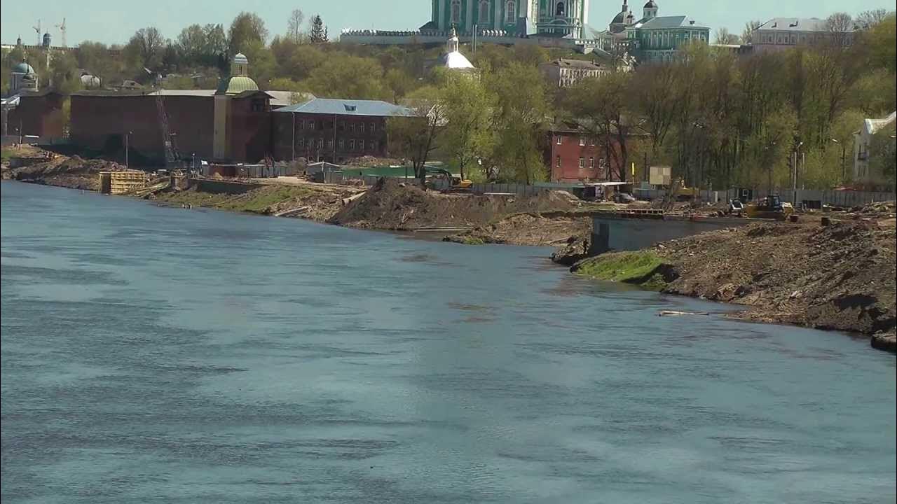 Уровень воды в днепре смоленск сегодня. Днепр разлив Смоленск набережная. Разлив Днепра в Смоленске. Разлив Днепра в Смоленске в 1994. Река Днепр Смоленск.