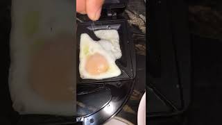 Rezept für halbgebratenes Ei und Toast