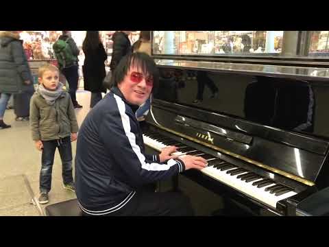 Video: Je li klavijaturist za vanjskog terena bio slijep?