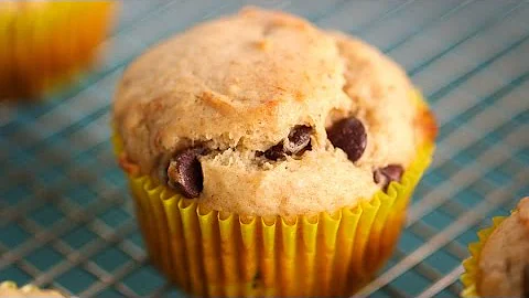 Easy Banana & Chocolate Chip Muffin - Everyday Foo...