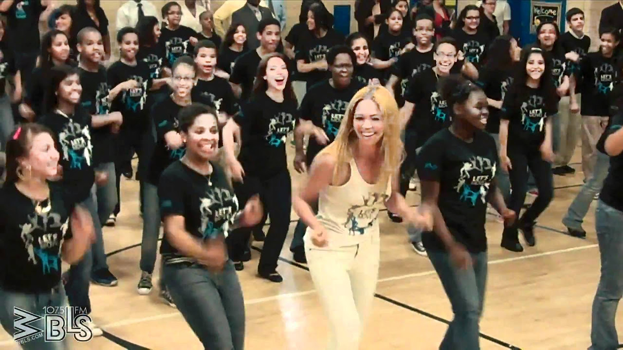 Beyonce surprises students   Lets Move Flash Workout for New York City